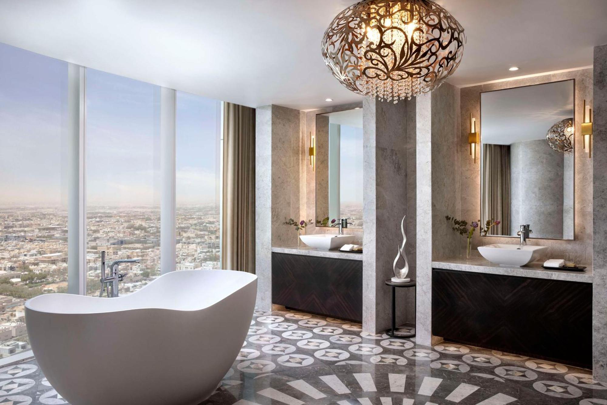 Hilton Olaya